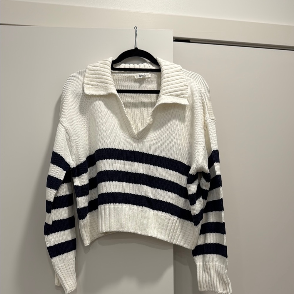 Splendid V-Neck White and Black Sweater